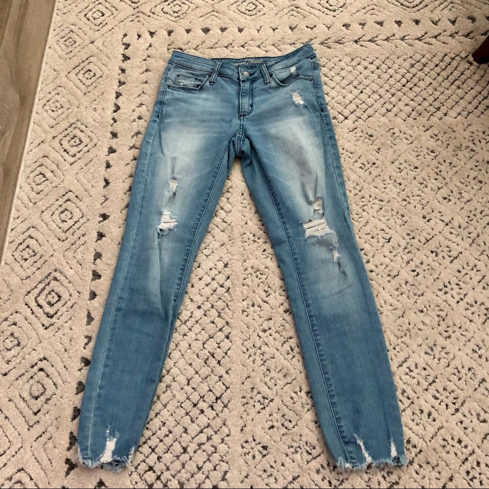 Universal Thread Ripped Light Wash Denim Jeans
